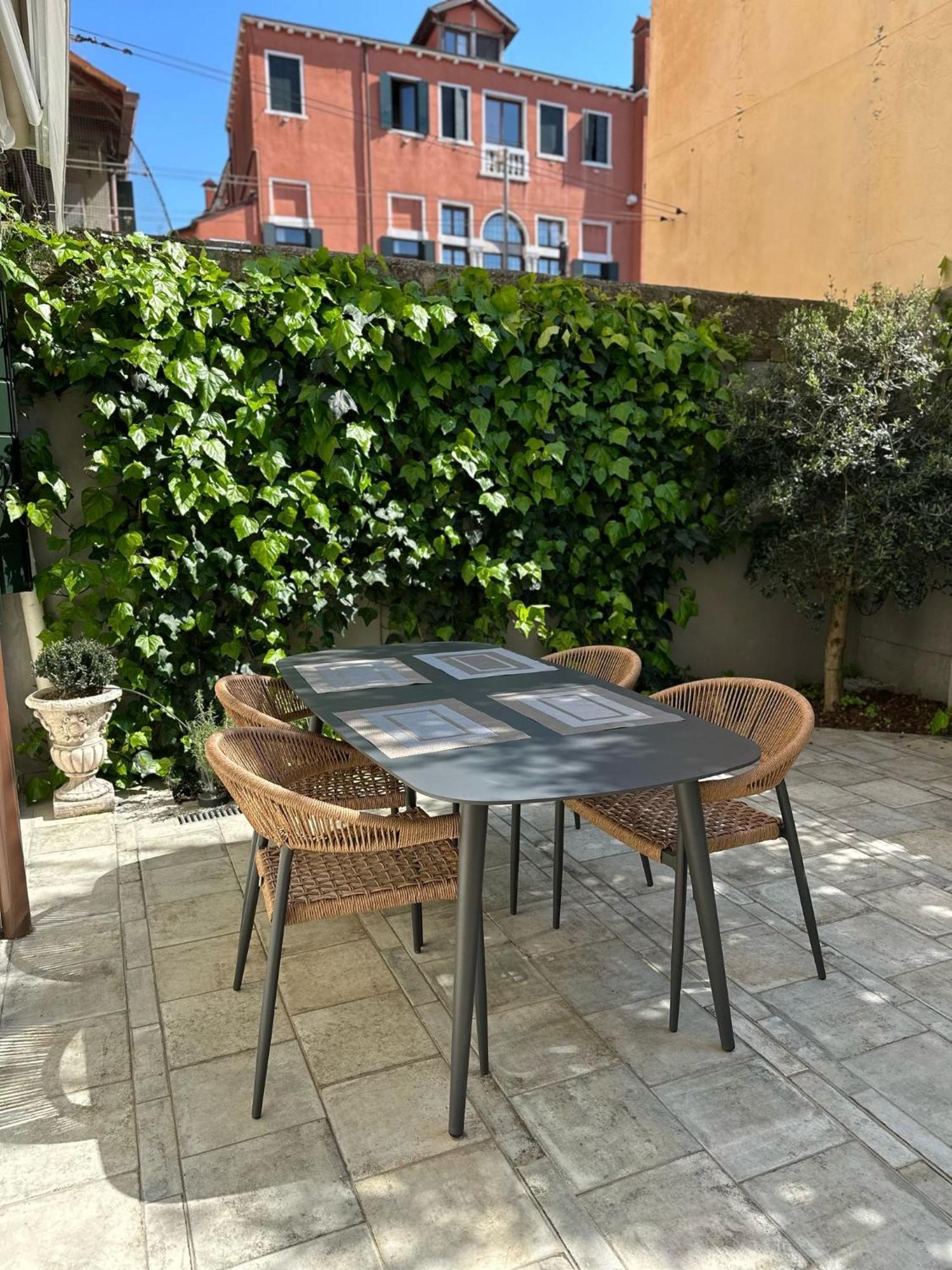 Wow Garden In The Heart Of Daire